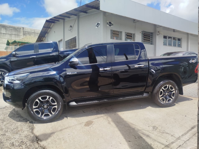 toyota hilux 2.8 d-4d turbo diesel cd srv 4x4 automatico 4p 20244