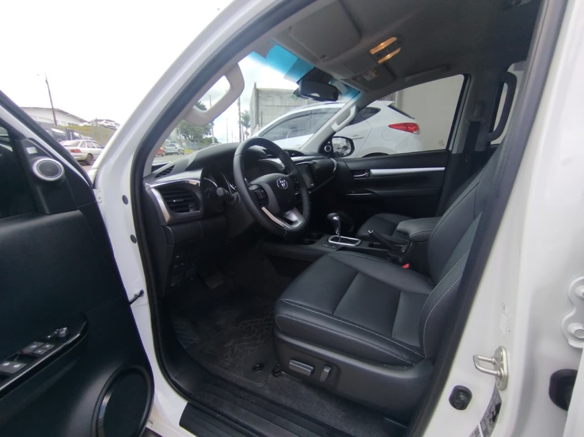 toyota hilux 2.8 d-4d turbo diesel cd srx 4x4 automatico 4p 202511