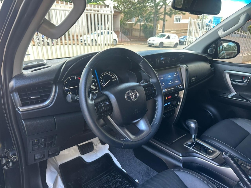 toyota hilux sw4 2.8 d-4d turbo diesel srx platinum 4x4 automatico 4p 202516