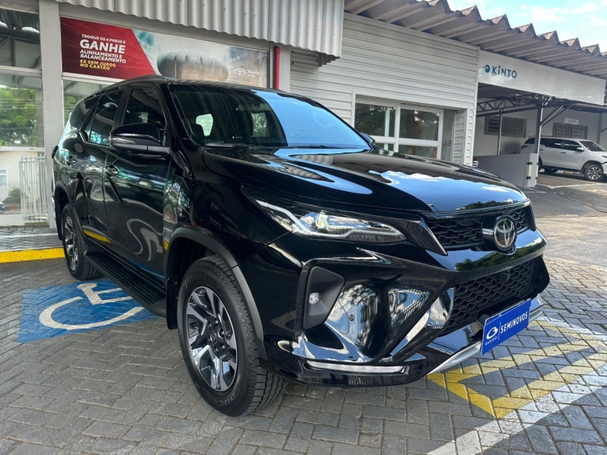toyota hilux sw4 2.8 d-4d turbo diesel srx platinum 4x4 automatico 4p 2025