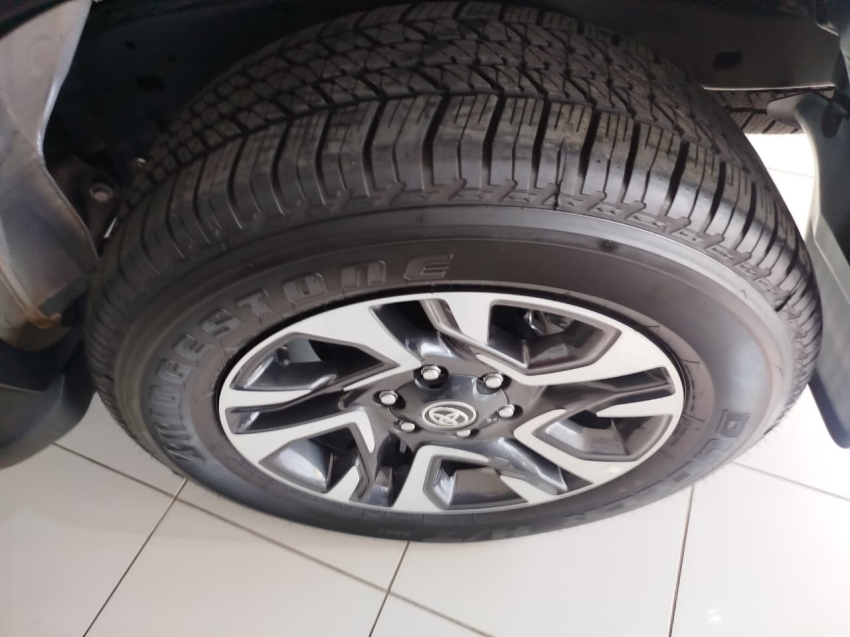 toyota hilux sw4 2.8 d-4d turbo diesel srx platinum 4x4 automatico 4p 202410