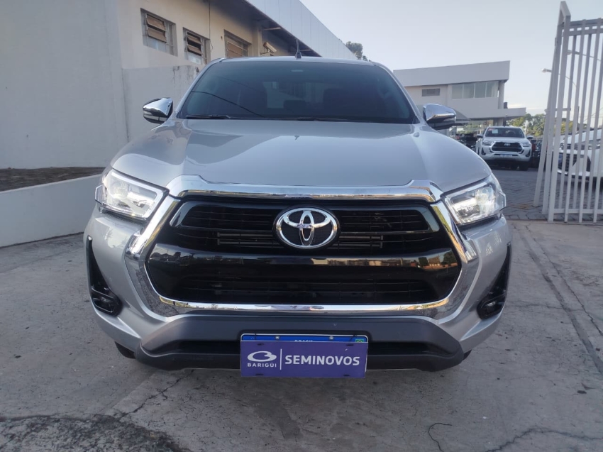 toyota hilux 2.8 d-4d turbo diesel cd srv 4x4 automatico 4p 20251