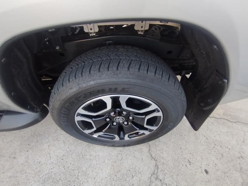 toyota hilux 2.8 d-4d turbo diesel cd srv 4x4 automatico 4p 202514