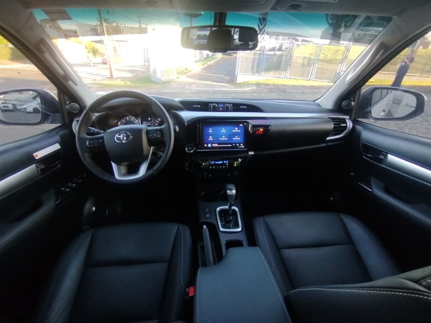 toyota hilux 2.8 d-4d turbo diesel cd srv 4x4 automatico 4p 202512