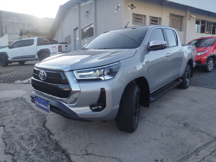 toyota hilux 2.8 d-4d turbo diesel cd srv 4x4 automatico 4p 20252