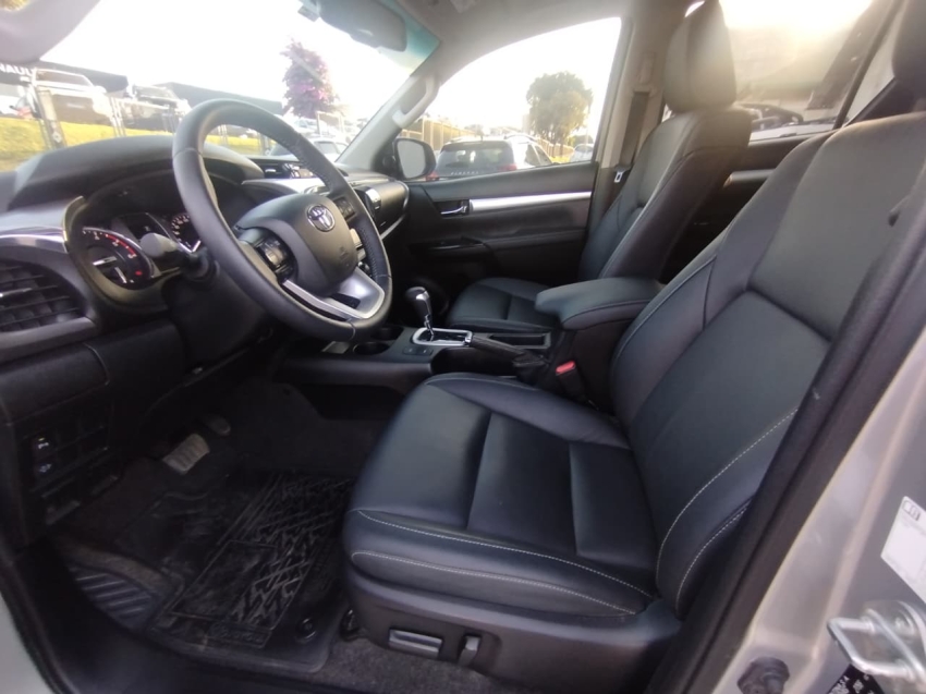 toyota hilux 2.8 d-4d turbo diesel cd srv 4x4 automatico 4p 202513