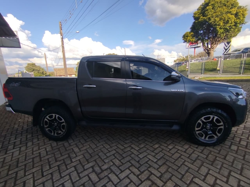 toyota hilux 2.8 d-4d turbo diesel cd srx 4x4 automatico 4p 20243