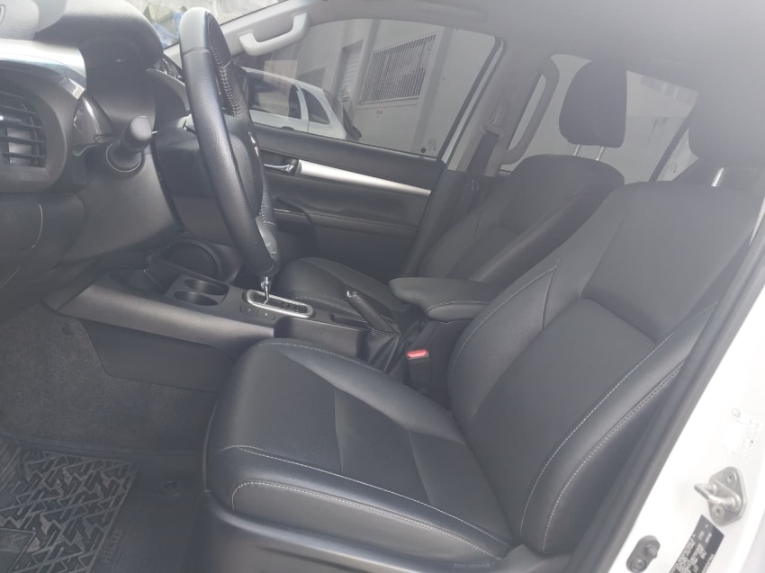 toyota hilux 2.8 d-4d turbo diesel cd srx 4x4 automatico 4p 202514