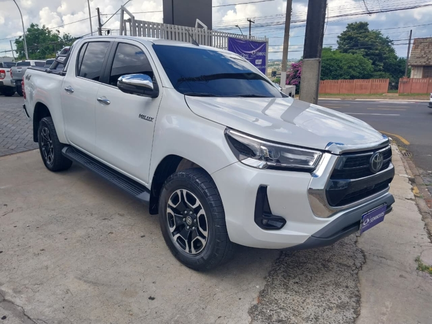 toyota hilux 2.8 d-4d turbo diesel cd srx 4x4 automatico 4p 2025