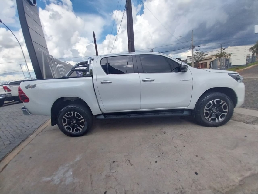 toyota hilux 2.8 d-4d turbo diesel cd srx 4x4 automatico 4p 20253