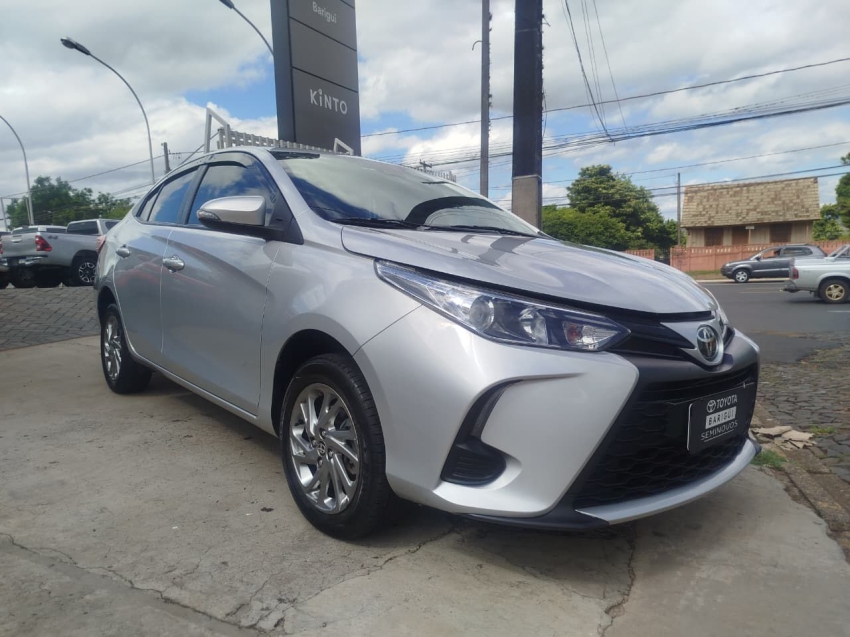 toyota yaris flex automatico 2024