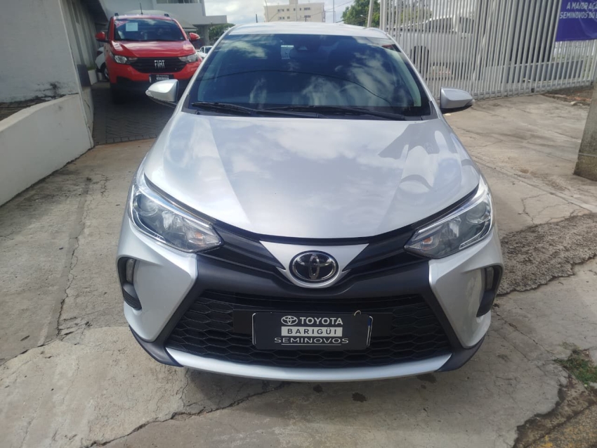 toyota yaris flex automatico 20241