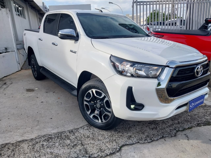 toyota hilux 2.8 d-4d turbo diesel cd srv 4x4 automatico 4p 2024