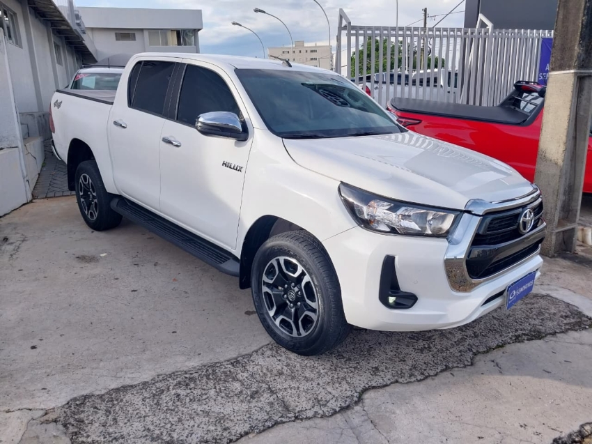 toyota hilux 2.8 d-4d turbo diesel cd srv 4x4 automatico 4p 202414