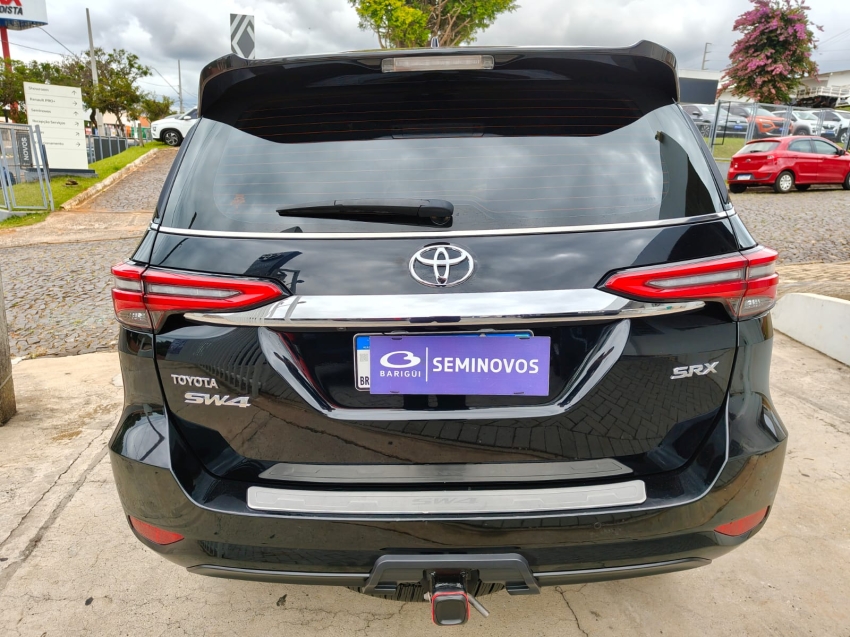 toyota hilux sw4 2.8 d-4d turbo diesel srx 7l 4x4 automatico 4p 20246