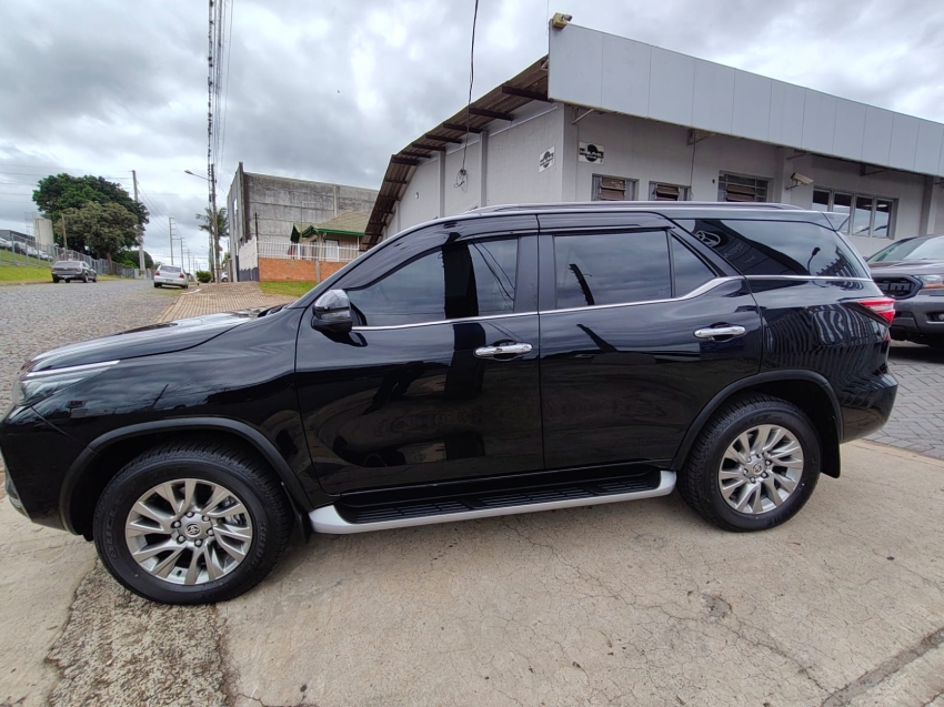 toyota hilux sw4 2.8 d-4d turbo diesel srx 7l 4x4 automatico 4p 20244