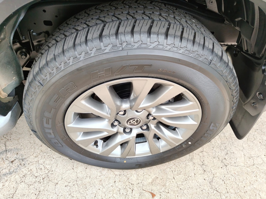 toyota hilux sw4 2.8 d-4d turbo diesel srx 7l 4x4 automatico 4p 202412