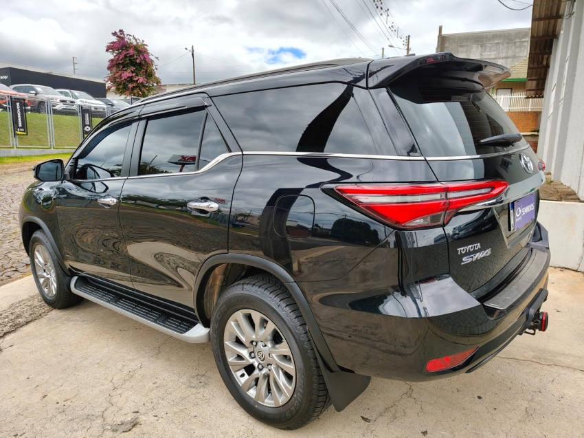 toyota hilux sw4 2.8 d-4d turbo diesel srx 7l 4x4 automatico 4p 20245