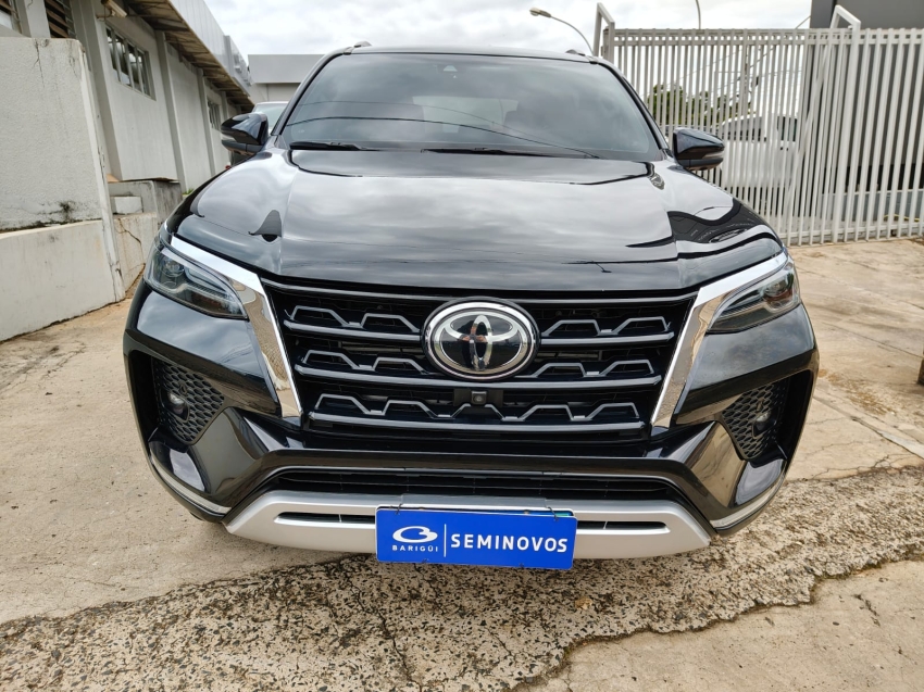 toyota hilux sw4 2.8 d-4d turbo diesel srx 7l 4x4 automatico 4p 20241