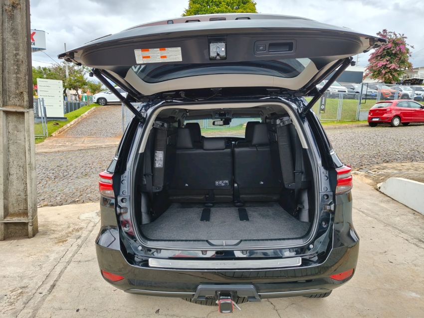 toyota hilux sw4 2.8 d-4d turbo diesel srx 7l 4x4 automatico 4p 20249