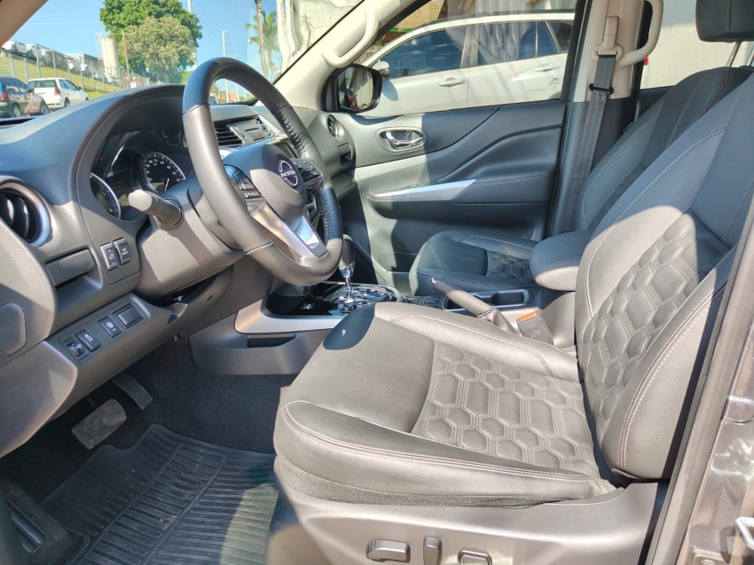 nissan frontier 2.3 16v turbo diesel platinum cd 4x4 automatico 4p 202510