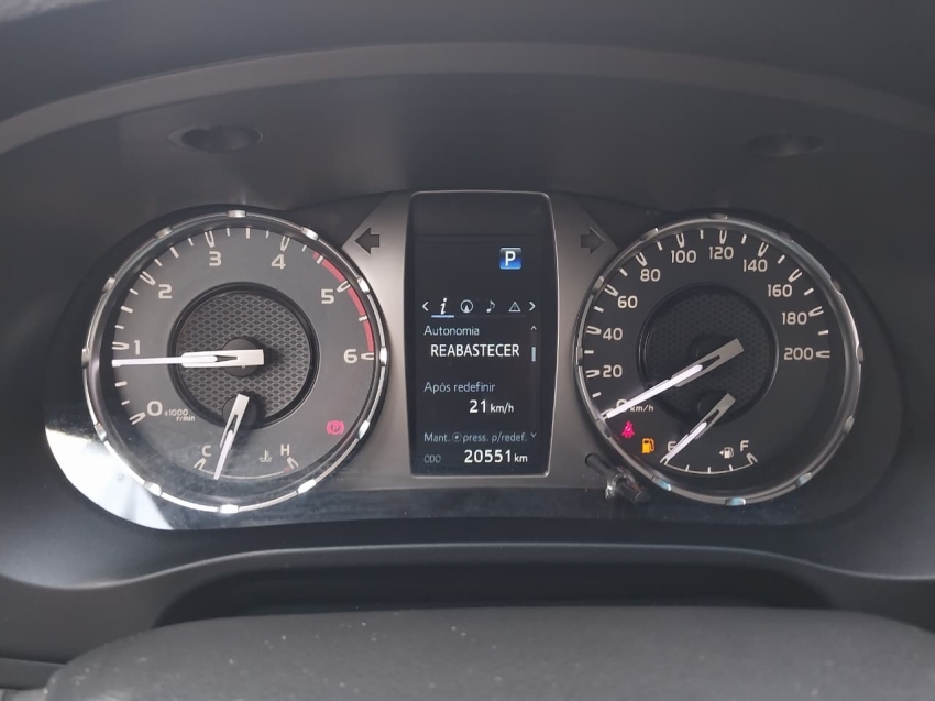 toyota hilux 2.8 d-4d turbo diesel cd srv 4x4 automatico 4p 202510