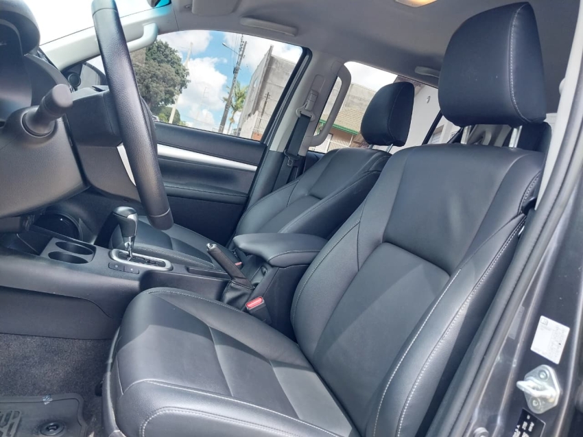 toyota hilux 2.8 d-4d turbo diesel cd srv 4x4 automatico 4p 202511