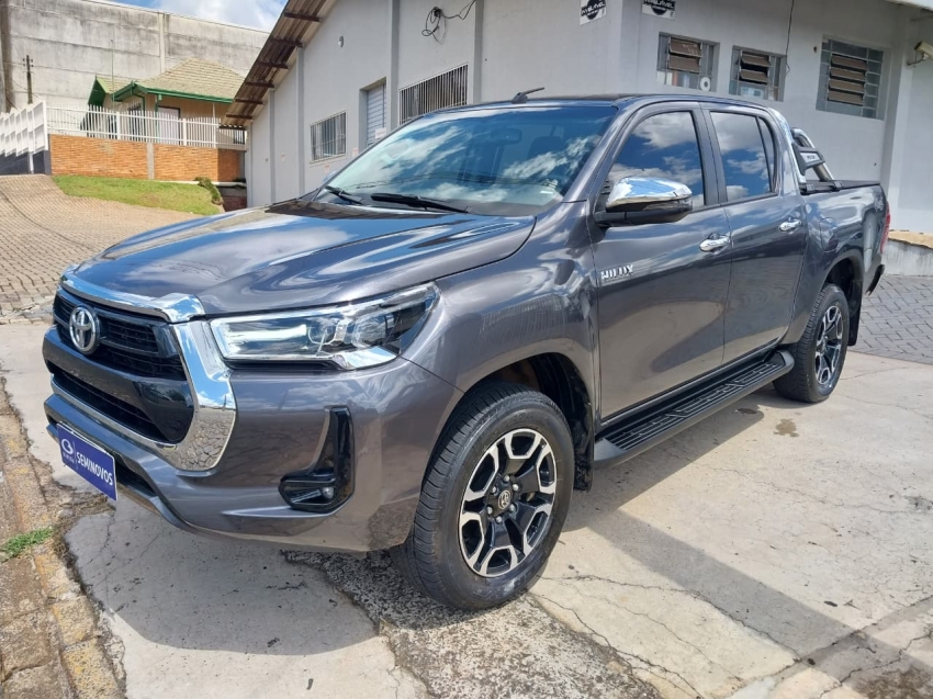 toyota hilux 2.8 d-4d turbo diesel cd srv 4x4 automatico 4p 20252