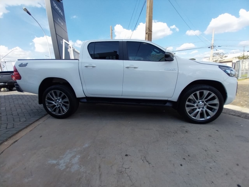 toyota hilux 2.8 d-4d turbo diesel cd power pack 4x4 manual 4p 20243