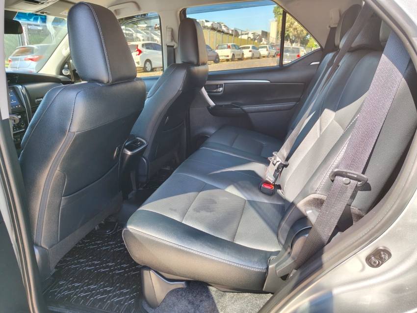 toyota hilux sw4 2.8 d-4d turbo diesel srx platinum 7l 4x4 automatico 4p 202410