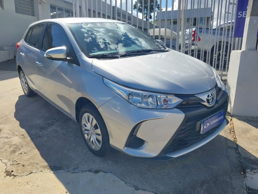 toyota yaris 1.5 16v flex xl multidrive 4p automatico 2025