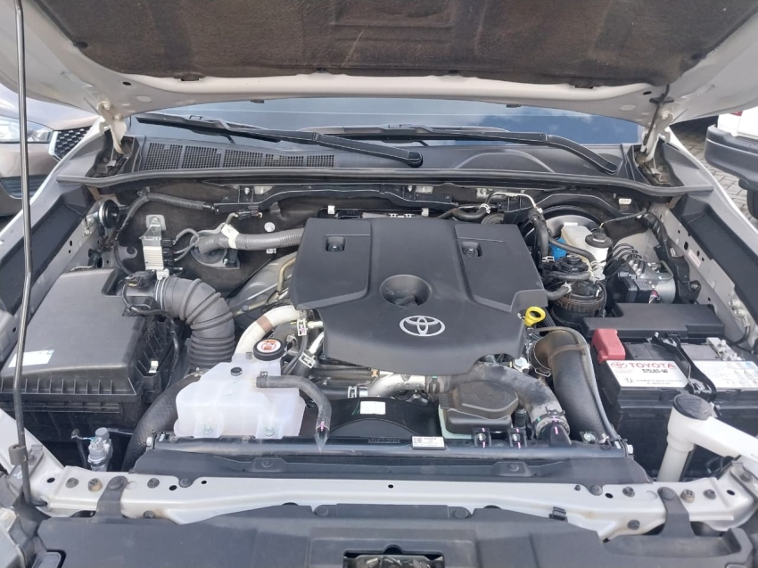 toyota hilux 2.8 d-4d turbo diesel cd sr 4x4 automatico 4p 202515