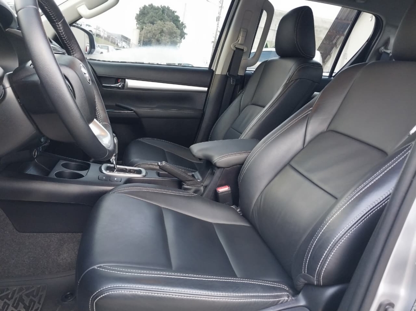 toyota hilux 2.8 d-4d turbo diesel cd sr 4x4 automatico 4p 202512