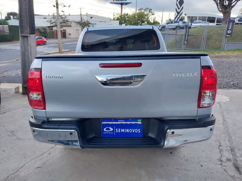 toyota hilux 2.8 d-4d turbo diesel cd sr 4x4 automatico 4p 20255