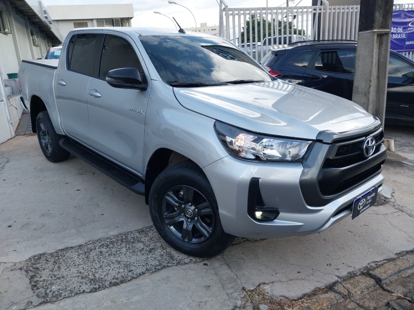 toyota hilux 2.8 d-4d turbo diesel cd sr 4x4 automatico 4p 2025