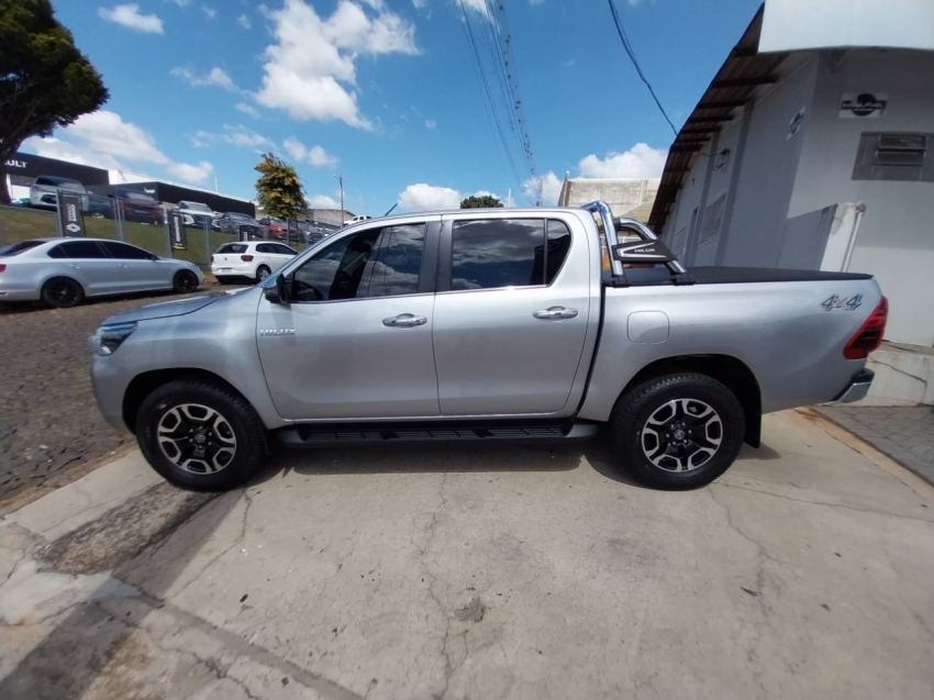 toyota hilux 2.8 d-4d turbo diesel cd srx 4x4 automatico 4p 20233
