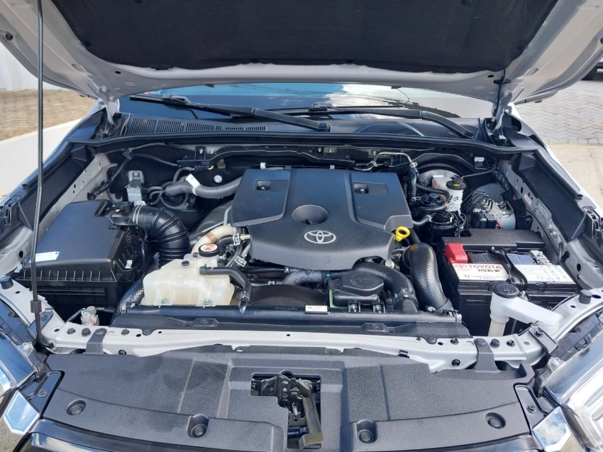 toyota hilux 2.8 d-4d turbo diesel cd srx 4x4 automatico 4p 202316