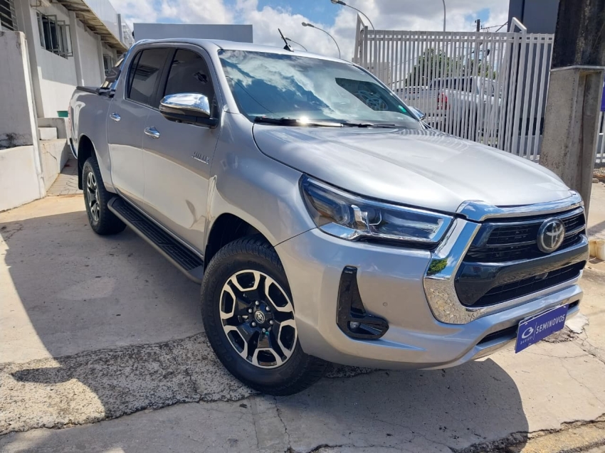 toyota hilux 2.8 d-4d turbo diesel cd srx 4x4 automatico 4p 2023