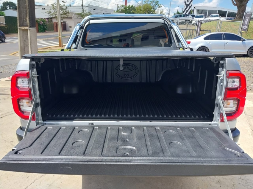 toyota hilux 2.8 d-4d turbo diesel cd srx 4x4 automatico 4p 202317