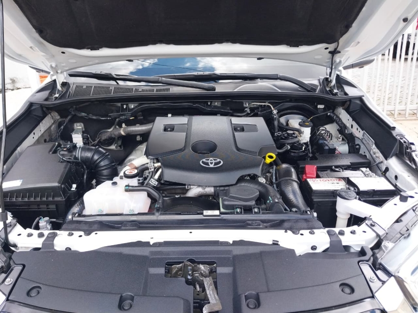 toyota hilux 2.8 d-4d turbo diesel cd srx plus 4x4 automatico 4p 202420