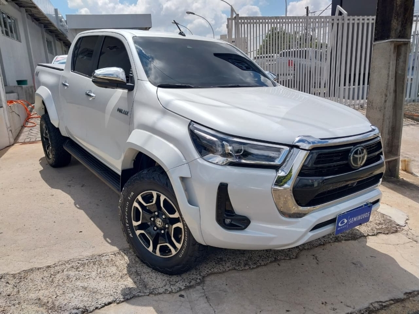 toyota hilux 2.8 d-4d turbo diesel cd srx plus 4x4 automatico 4p 2024