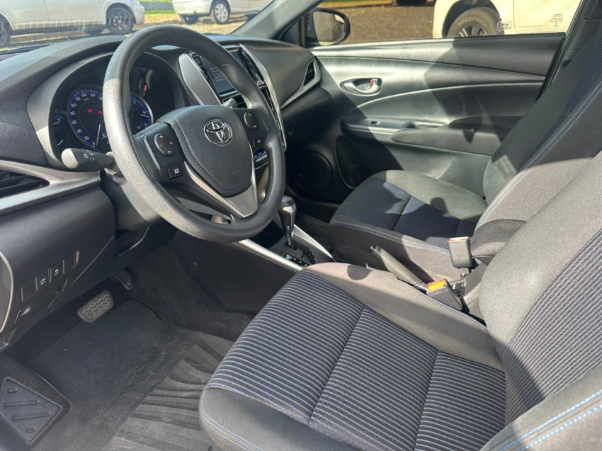 toyota yaris 1.5 16v flex xl plus connect multidrive 4p automatico 202011