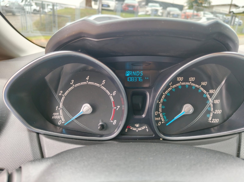 ford fiesta 1.6 se hatch 16v flex 4p powershift semiautomatico 201514