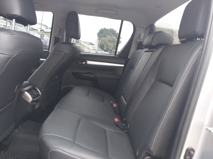 toyota hilux 2.8 d-4d turbo diesel cd srv 4x4 automatico 4p 202511