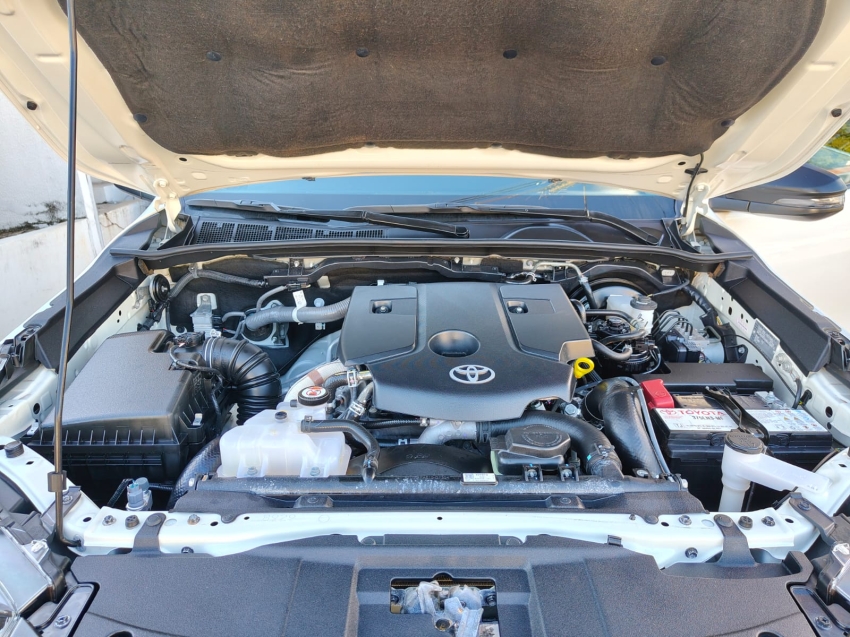 toyota hilux 2.8 d-4d turbo diesel cd sr 4x4 automatico 4p 202414