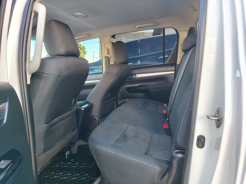 toyota hilux 2.8 d-4d turbo diesel cd sr 4x4 automatico 4p 202412