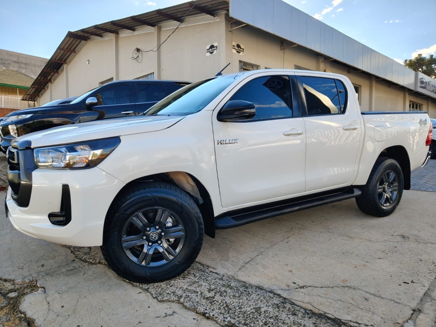 toyota hilux 2.8 d-4d turbo diesel cd sr 4x4 automatico 4p 20242