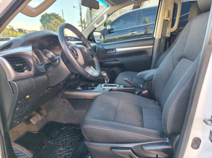 toyota hilux 2.8 d-4d turbo diesel cd sr 4x4 automatico 4p 202410