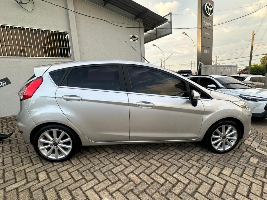 ford fiesta 1.6 ti-vct flex titanium powershift 4p semiautomatico 20185