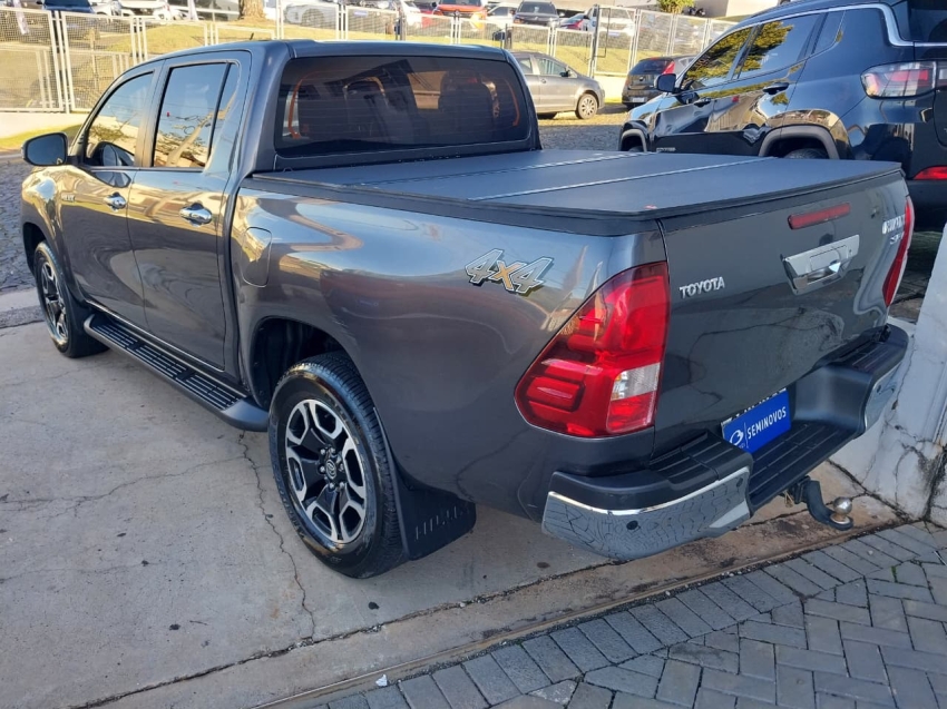 toyota hilux 2.8 d-4d turbo diesel cd srv 4x4 automatico 4p 20243